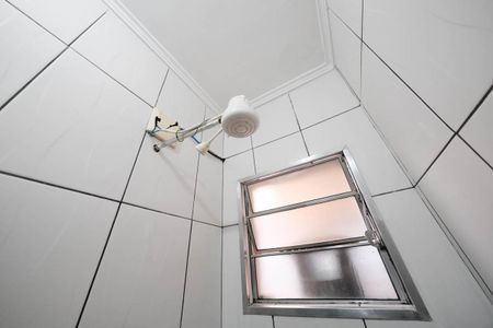 Banheiro Social de casa para alugar com 1 quarto, 30m² em Vila Euthalia, São Paulo