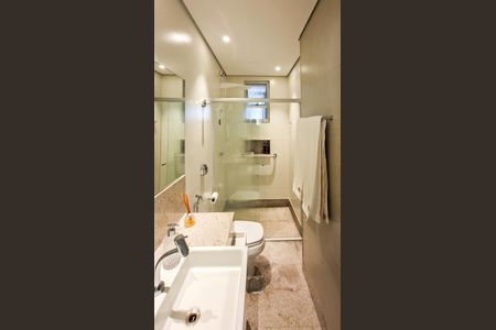 Banheiro de apartamento à venda com 2 quartos, 72m² em Centro, Belo Horizonte