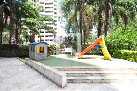 Apartamento para alugar com 225m², 3 quartos e 4 vagasÁrea comum - Playground