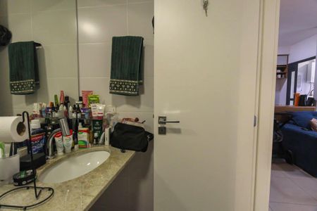 Apartamento à venda com 64m², 2 quartos e 1 vaga Apartamento à venda com 64m², 2 quartos e 1 vagaBanheiro