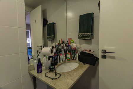 Apartamento à venda com 64m², 2 quartos e 1 vaga Apartamento à venda com 64m², 2 quartos e 1 vagaBanheiro