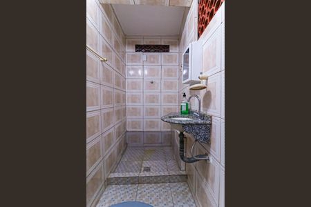 Banheiro de Serviço de casa para alugar com 2 quartos, 105m² em Pilares, Rio de Janeiro