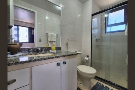 Apartamento para alugar com 180m², 3 quartos e 2 vagasBanheiro suite 1