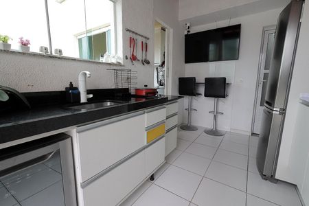 Apartamento à venda com 77m², 2 quartos e 1 vagaCozinha