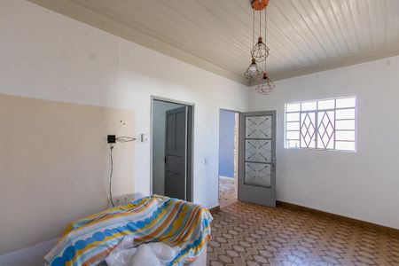 Casa à venda com 253m², 2 quartos e 2 vagasSala