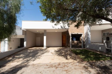 Casa de condomínio para alugar com 119m², 3 quartos e 3 vagas Casa de condomínio para alugar com 119m², 3 quartos e 3 vagasFachada