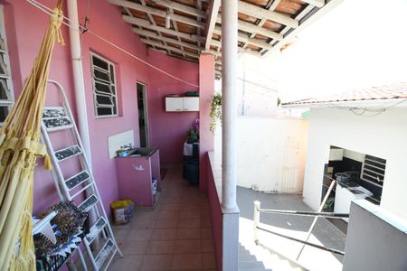 Casa à venda com 250m², 3 quartos e 2 vagasÁrea de Serviço