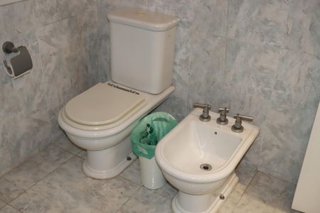 Casa de condomínio para alugar com 700m², 6 quartos e 4 vagasBanheiro da Suíte 1