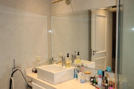 Casa de condomínio para alugar com 700m², 6 quartos e 4 vagasBanheiro da Suíte 6