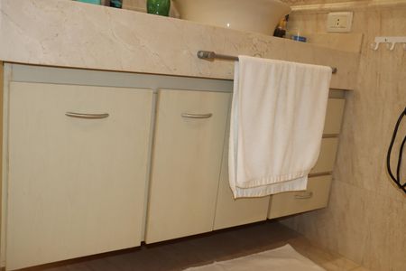 Casa de condomínio para alugar com 700m², 6 quartos e 4 vagasBanheiro da Suíte 3