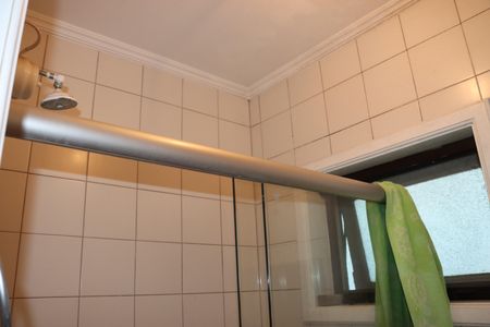 Casa de condomínio para alugar com 700m², 6 quartos e 4 vagasBanheiro de Serviço