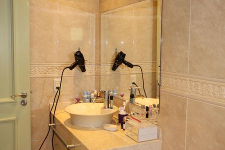 Casa de condomínio para alugar com 700m², 6 quartos e 4 vagasBanheiro da Suíte 4