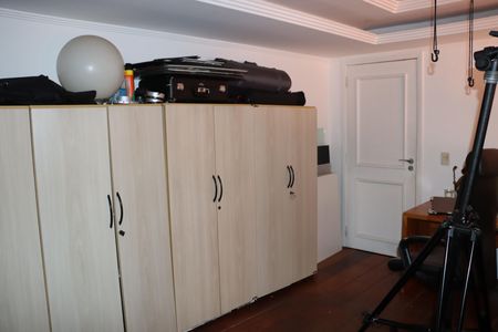 Casa de condomínio para alugar com 700m², 6 quartos e 4 vagasEscritório 