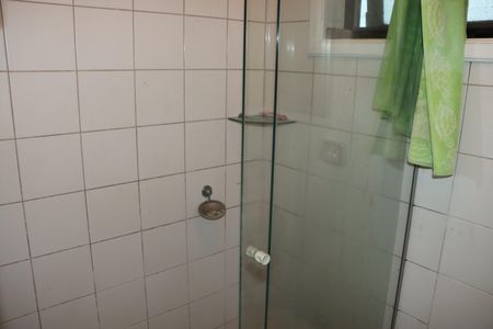 Casa de condomínio para alugar com 700m², 6 quartos e 4 vagasBanheiro de Serviço