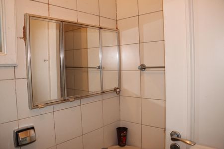 Casa de condomínio para alugar com 700m², 6 quartos e 4 vagasBanheiro de Serviço