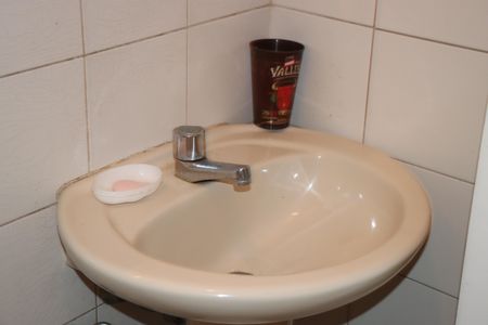 Casa de condomínio para alugar com 700m², 6 quartos e 4 vagasBanheiro de Serviço