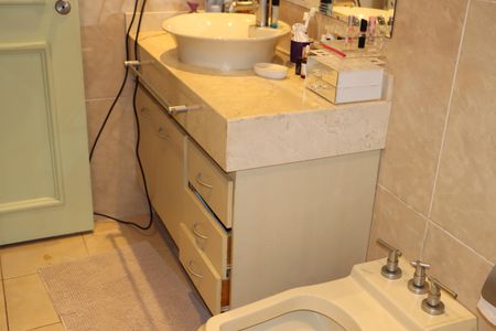 Casa de condomínio para alugar com 700m², 6 quartos e 4 vagasBanheiro da Suíte 4