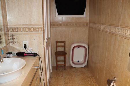 Casa de condomínio para alugar com 700m², 6 quartos e 4 vagasBanheiro da Suíte 2