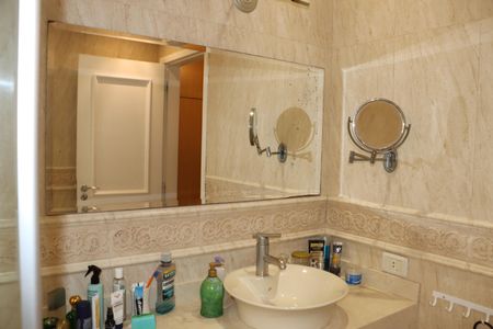 Casa de condomínio para alugar com 700m², 6 quartos e 4 vagasBanheiro da Suíte 3