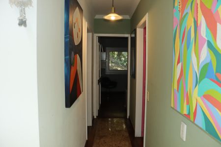 Casa de condomínio para alugar com 700m², 6 quartos e 4 vagasCorredor