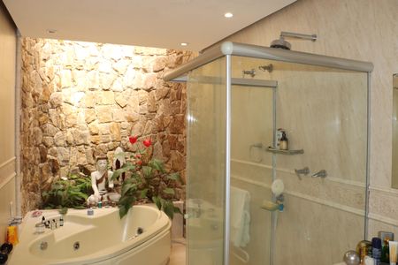 Casa de condomínio para alugar com 700m², 6 quartos e 4 vagasBanheiro da Suíte 3