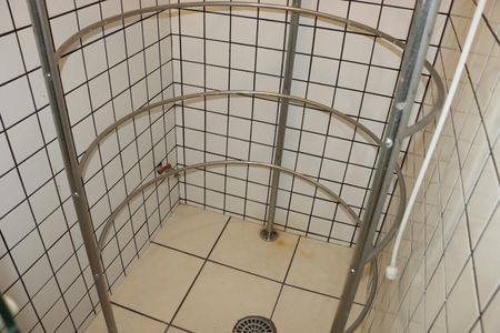 Casa de condomínio para alugar com 700m², 6 quartos e 4 vagasBanheiro da Área Gourmet