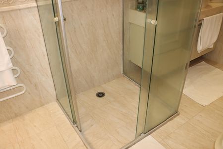 Casa de condomínio para alugar com 700m², 6 quartos e 4 vagasBanheiro da Suíte 3