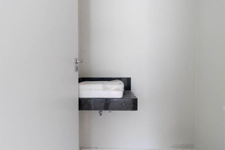 Casa à venda com 183m², 3 quartos e 2 vagas Casa à venda com 183m², 3 quartos e 2 vagasBanheiro de serviço