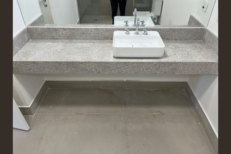 Apartamento para alugar com 270m², 2 quartos e 2 vagasBanheiro 1