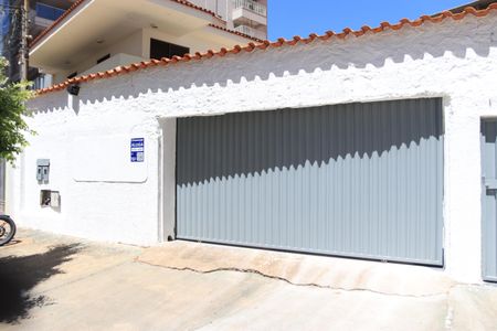 Casa para alugar com 200m², 4 quartos e 2 vagasFachada