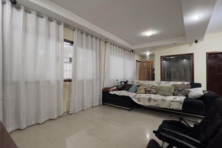 Casa para alugar com 650m², 3 quartos e 3 vagasSala