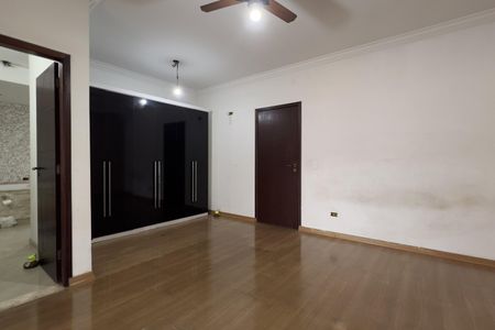 Casa para alugar com 650m², 3 quartos e 3 vagasSuíte