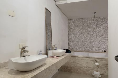 Casa para alugar com 650m², 3 quartos e 3 vagasBanheiro da Suíte