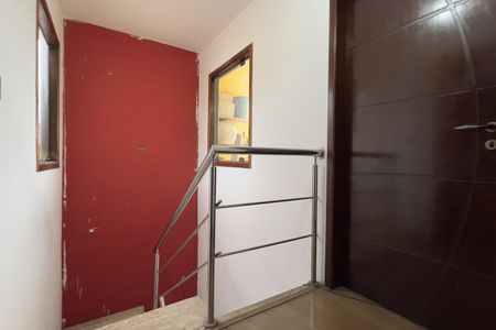 Casa para alugar com 650m², 3 quartos e 3 vagasEscada