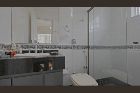 Casa de condomínio à venda com 733m², 5 quartos e 6 vagasBanheiro 2