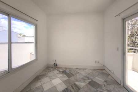 Casa de condomínio à venda com 459m², 6 quartos e 4 vagas Casa de condomínio à venda com 459m², 6 quartos e 4 vagasEscritório