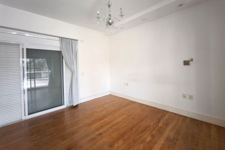 Casa de condomínio à venda com 459m², 6 quartos e 4 vagas Casa de condomínio à venda com 459m², 6 quartos e 4 vagasQuarto Suíte 3