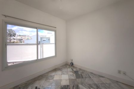 Casa de condomínio à venda com 459m², 6 quartos e 4 vagas Casa de condomínio à venda com 459m², 6 quartos e 4 vagasEscritório