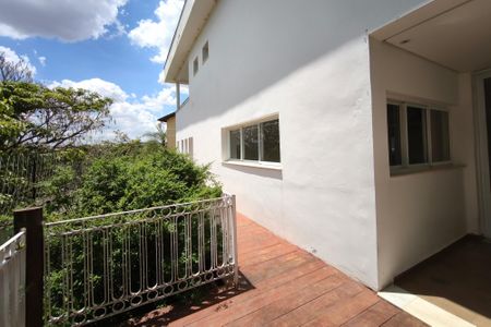 Casa de condomínio à venda com 459m², 6 quartos e 4 vagas Casa de condomínio à venda com 459m², 6 quartos e 4 vagasQuintal