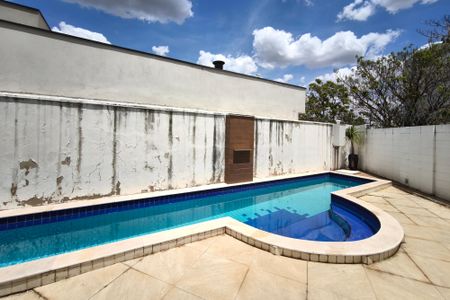 Casa de condomínio à venda com 459m², 6 quartos e 4 vagas Casa de condomínio à venda com 459m², 6 quartos e 4 vagasQuintal - Piscina