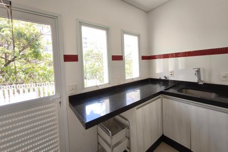 Casa de condomínio à venda com 459m², 6 quartos e 4 vagas Casa de condomínio à venda com 459m², 6 quartos e 4 vagasÁrea de Serviço