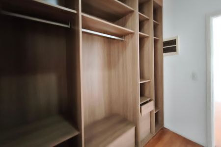 Casa de condomínio à venda com 459m², 6 quartos e 4 vagas Casa de condomínio à venda com 459m², 6 quartos e 4 vagasCloset Suíte 3