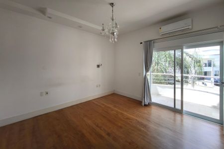 Casa de condomínio à venda com 459m², 6 quartos e 4 vagas Casa de condomínio à venda com 459m², 6 quartos e 4 vagasQuarto Suíte 3