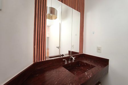 Casa de condomínio à venda com 459m², 6 quartos e 4 vagas Casa de condomínio à venda com 459m², 6 quartos e 4 vagasLavabo