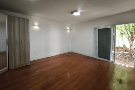 Casa de condomínio à venda com 459m², 6 quartos e 4 vagas Casa de condomínio à venda com 459m², 6 quartos e 4 vagasQuarto Suíte 5