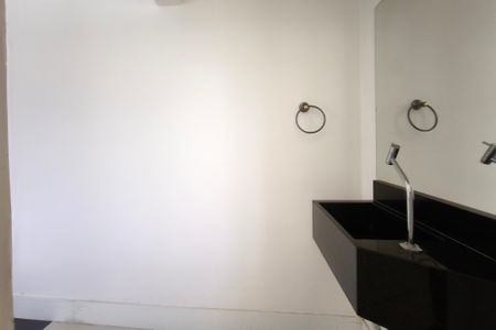 Casa de condomínio à venda com 459m², 6 quartos e 4 vagas Casa de condomínio à venda com 459m², 6 quartos e 4 vagasBanheiro Suíte 4