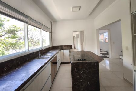 Casa de condomínio à venda com 459m², 6 quartos e 4 vagas Casa de condomínio à venda com 459m², 6 quartos e 4 vagasCozinha