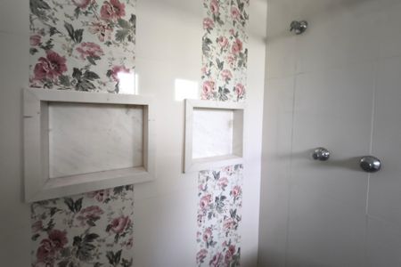 Casa de condomínio à venda com 459m², 6 quartos e 4 vagas Casa de condomínio à venda com 459m², 6 quartos e 4 vagasBanheiro Suíte 2