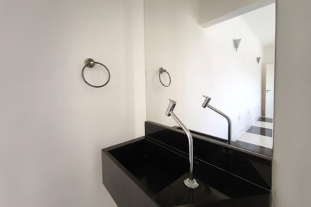 Casa de condomínio à venda com 459m², 6 quartos e 4 vagas Casa de condomínio à venda com 459m², 6 quartos e 4 vagasBanheiro Suíte 4