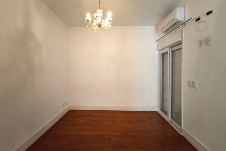 Casa de condomínio à venda com 459m², 6 quartos e 4 vagas Casa de condomínio à venda com 459m², 6 quartos e 4 vagasQuarto Suíte